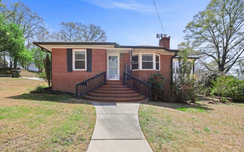 102 Church St in Hogansville, GA - Building Photo