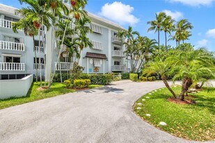 1150 Madruga Ave in Miami, FL - Building Photo