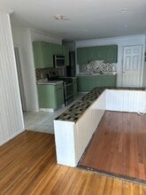 387 Avenue C in Bayonne, NJ - Foto de edificio - Building Photo