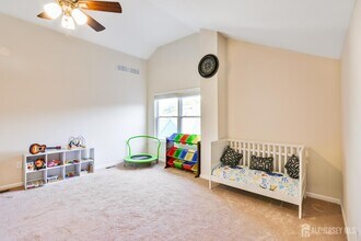 28 Kensington Dr in Piscataway, NJ - Building Photo - Building Photo