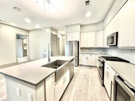 401 W 25th St in Houston, TX - Building Photo