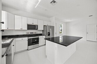 4520 Longwood Lk Sq in Loxahatchee Groves, FL - Building Photo - Building Photo