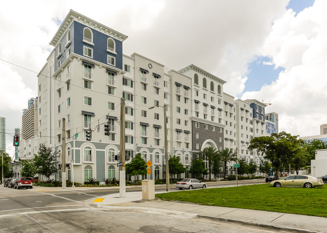 Plaza at the Lyric in Miami, FL - Foto de edificio - Building Photo