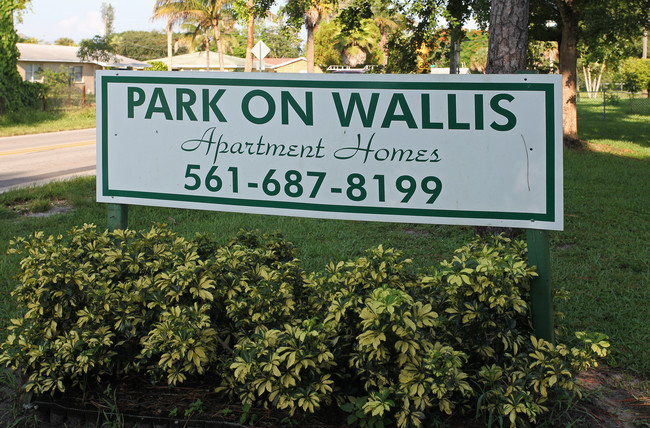 Park On Wallis Apartment Homes in West Palm Beach, FL - Foto de edificio - Building Photo