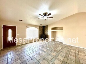 15601 Sultana St in Hesperia, CA - Building Photo - Building Photo