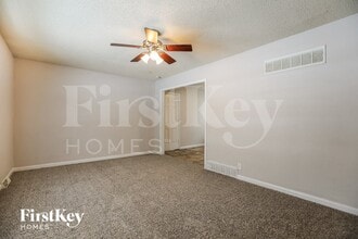 9817 Hardesty Ave in Kansas City, MO - Foto de edificio - Building Photo