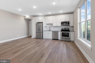 6712 Ridge Ave in Philadelphia, PA - Building Photo - Building Photo
