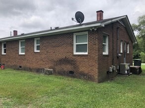 4019 Laurinburg Rd in Ayden, NC - Building Photo - Building Photo