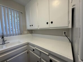 4679 Cherokee Ave in San Diego, CA - Foto de edificio - Building Photo