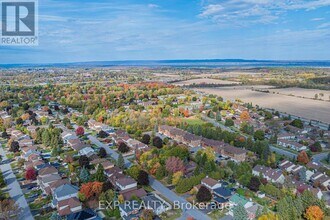 208 Stratas Ct in Ottawa, ON - Building Photo - Building Photo