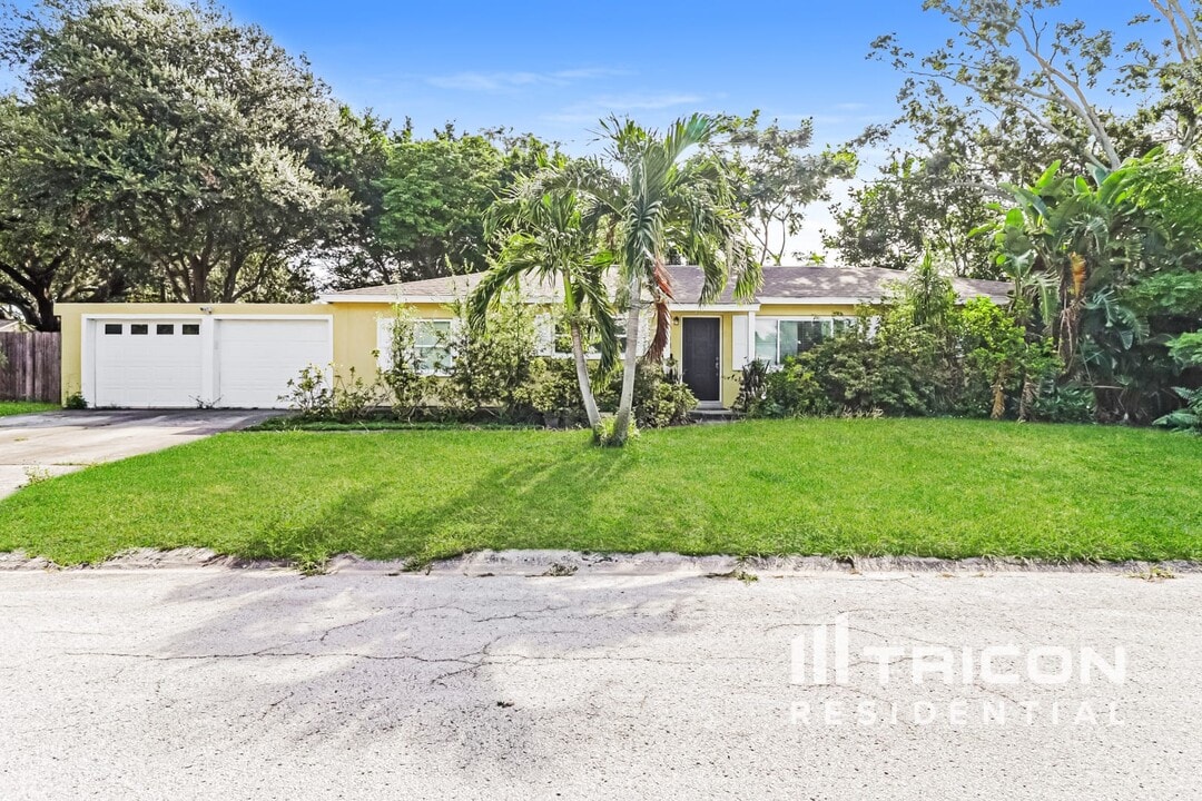 1201 53rd St N in St. Petersburg, FL - Building Photo