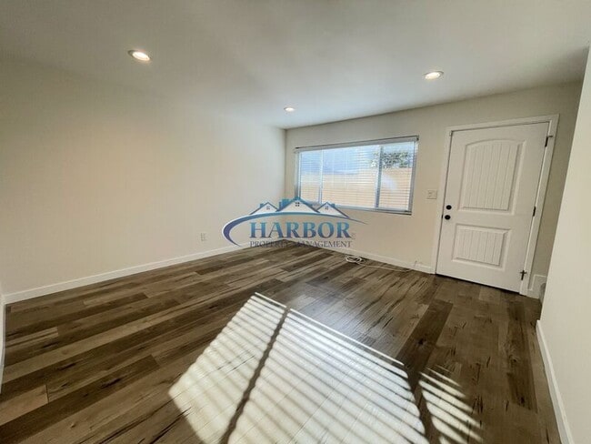 677 W 39th St in Los Angeles, CA - Building Photo - Building Photo