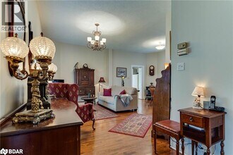 22 Queen St in Innisfil, ON - Building Photo - Building Photo