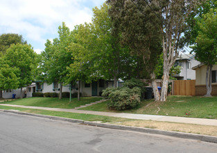 527 Delaware St in Imperial Beach, CA - Foto de edificio - Building Photo