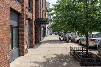 Eleven33 South Building in Brooklyn, NY - Foto de edificio - Building Photo
