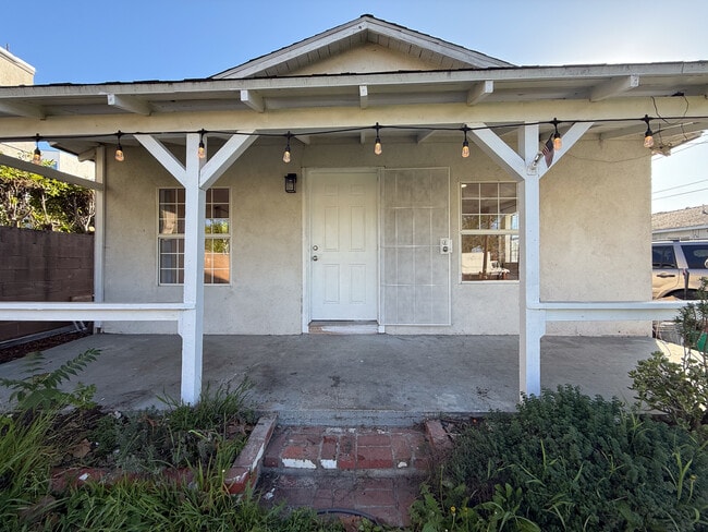 6054 Colfax Ave in North Hollywood, CA - Building Photo - Building Photo