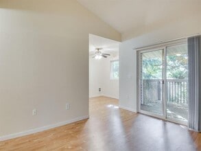 Cascade Woods Apartments in Aloha, OR - Building Photo - Building Photo