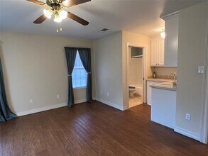 1825 Glenway Dr in Sherman, TX - Foto de edificio - Building Photo