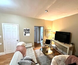 68 Egmont St, Unit 5 in Brookline, MA - Building Photo - Building Photo