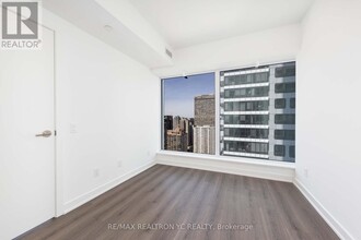 8-3508 Wellesley St W in Toronto, ON - Building Photo - Building Photo