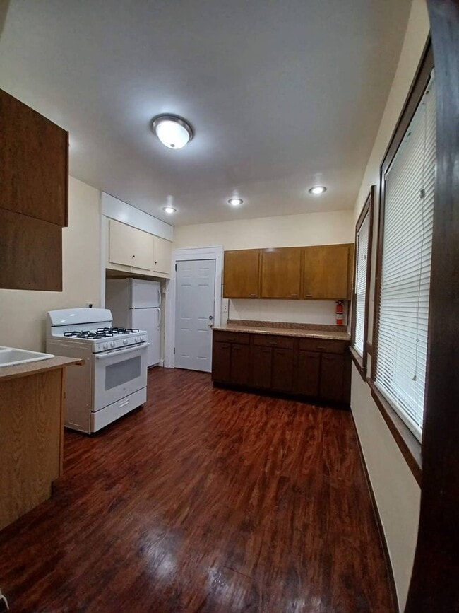 property at 1259 N Main St