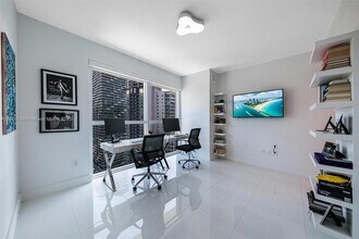 1080 Brickell Ave, Unit 2901 in Miami, FL - Building Photo - Building Photo