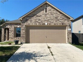 712 Estes Park in Taylor, TX - Building Photo