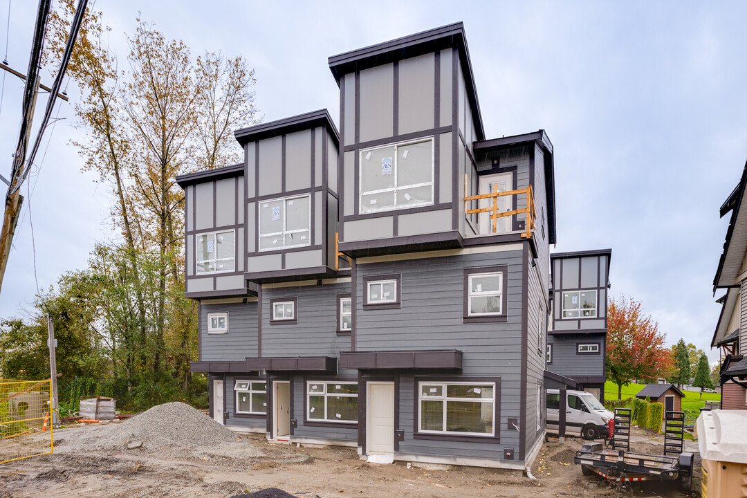 22551 Westminster Hwy in Richmond, BC - Building Photo