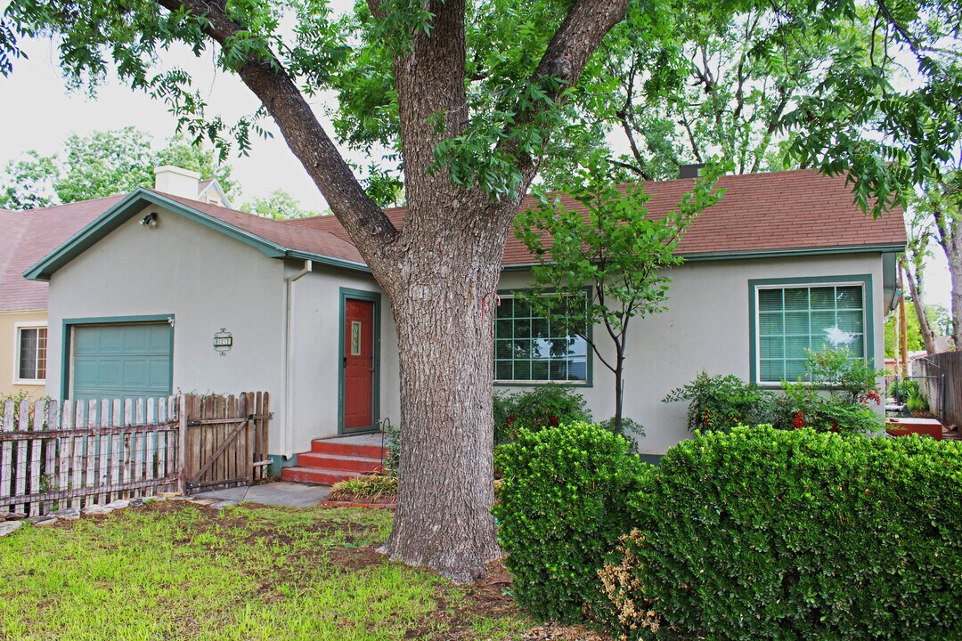 921 N Halagueno St in Carlsbad, NM - Building Photo