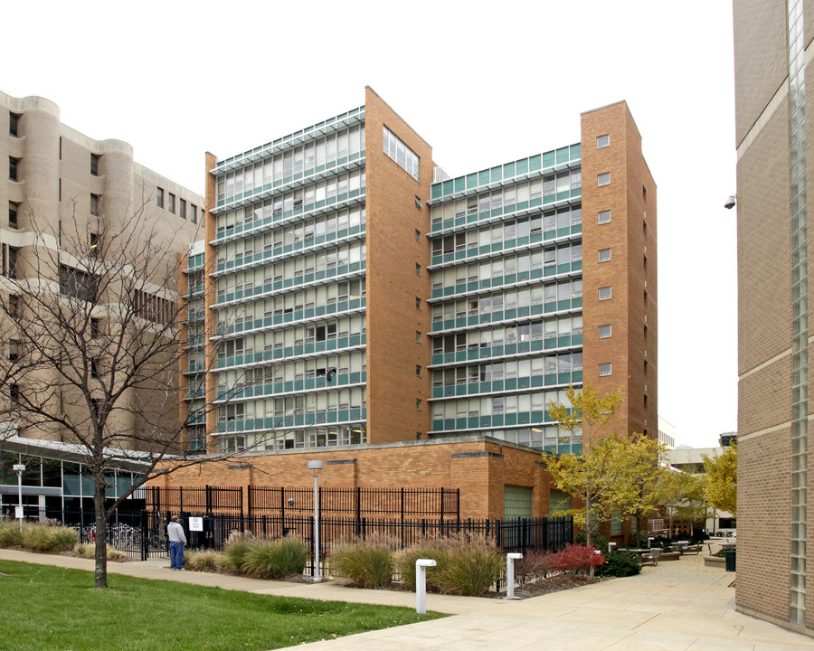 Spencer T. Olin Residence Hall in St. Louis, MO - Foto de edificio