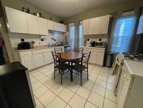 23 Forest Hills St, Unit 1 in Boston, MA - Foto de edificio - Building Photo