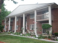 Canal Lux in Clinton Township, MI - Foto de edificio - Building Photo