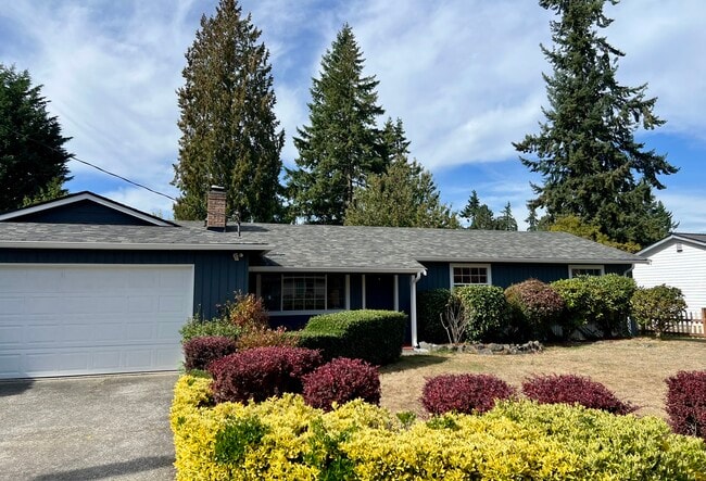 7023 122nd Ave SE in Newcastle, WA - Building Photo - Building Photo