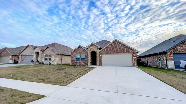 805 Tippit Ln in Greenville, TX - Foto de edificio - Building Photo