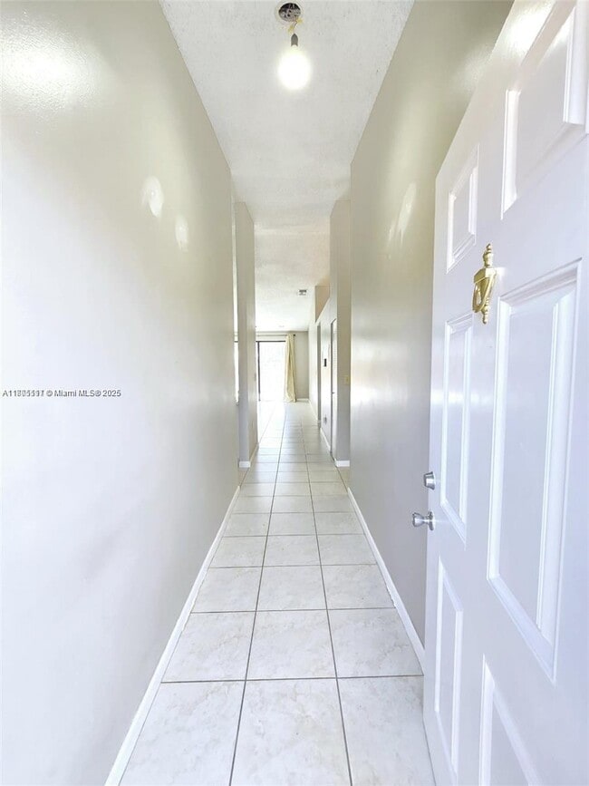 6708 NW 193rd Ter in Hialeah, FL - Building Photo - Building Photo