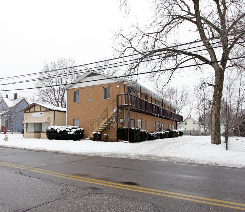 1247 W Waterloo Rd in Akron, OH - Building Photo