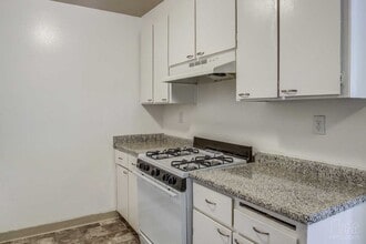 Creekside Apartments in Sacramento, CA - Building Photo - Building Photo