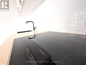 1 Quarrington Lane in North York, ON - Building Photo - Building Photo