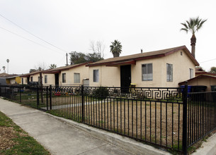 869-875 W 8th St in Pomona, CA - Building Photo - Building Photo