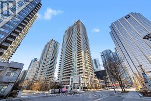 23 Hollywood Ave in Toronto, ON - Building Photo