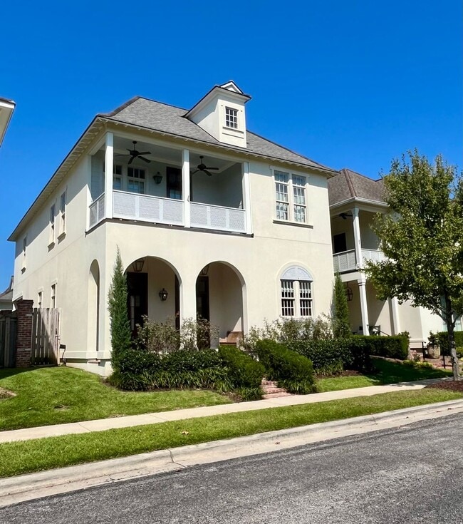 1929 Albizia Ct