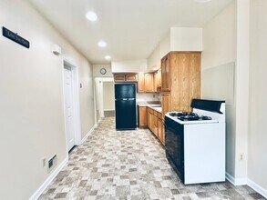 79 W 16th St-Unit -2 in Bayonne, NJ - Building Photo - Building Photo