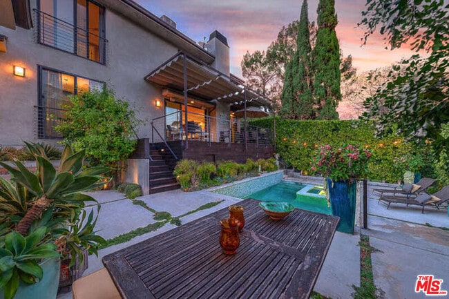 8573 Appian Way in Los Angeles, CA - Building Photo - Building Photo