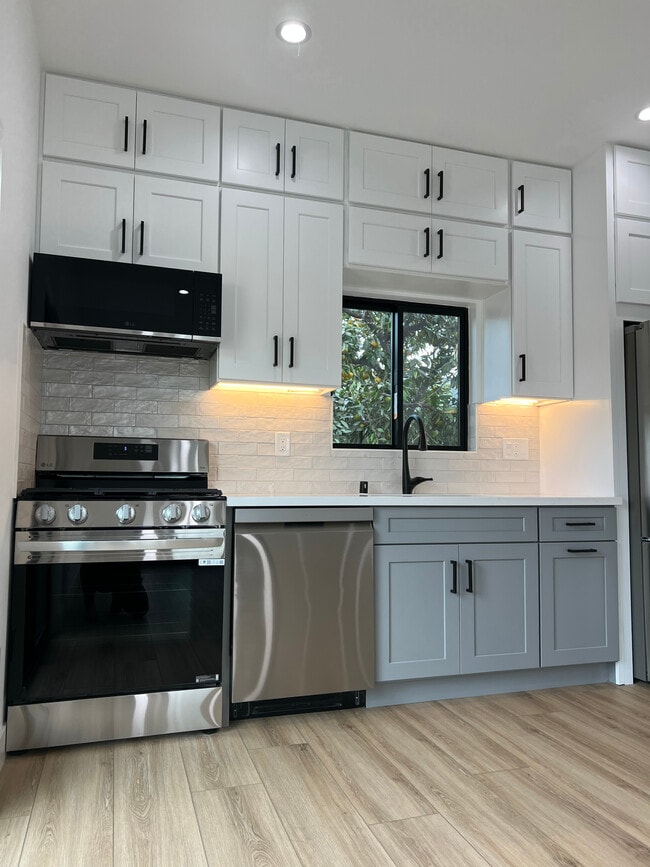 1802 N Ontario St in Burbank, CA - Building Photo - Building Photo