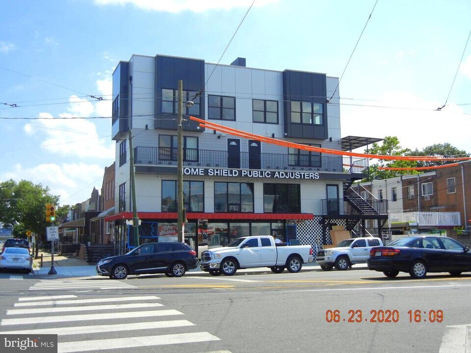 2700 S 10th St in Philadelphia, PA - Building Photo