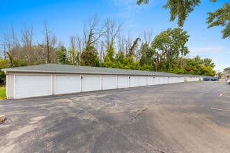 Roland Lane Apartments in Green Bay, WI - Building Photo - Building Photo