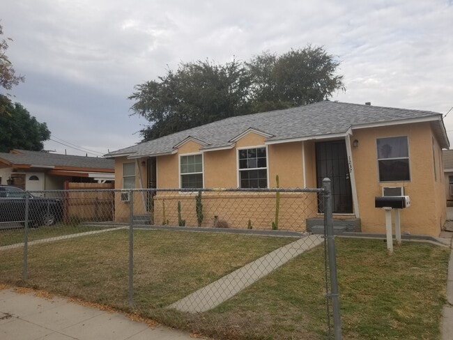 1239 Massachusetts Ave, Unit 1239 in San Bernardino, CA - Foto de edificio - Building Photo