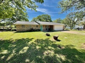 3680 Co Rd 256 in Stephenville, TX - Building Photo