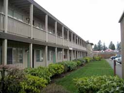 r268 Crystal Springs Apartments in Tacoma, WA - Building Photo - Building Photo