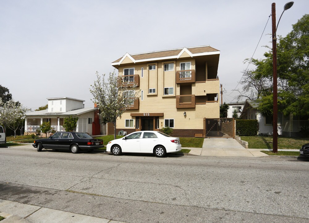 515 W Lexington Dr in Glendale, CA - Building Photo